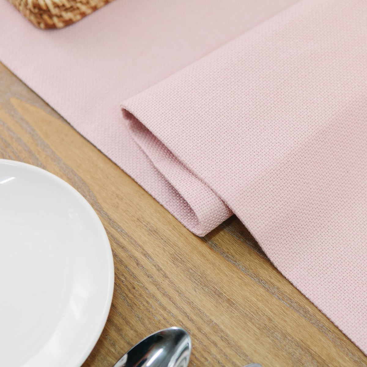 Set of 4 Round Placemat 15 Inch Soft Linen eco-Friendly Fabric Handcrafted Machine Washable Indoor & Outdoor Tablemat Baby Pink