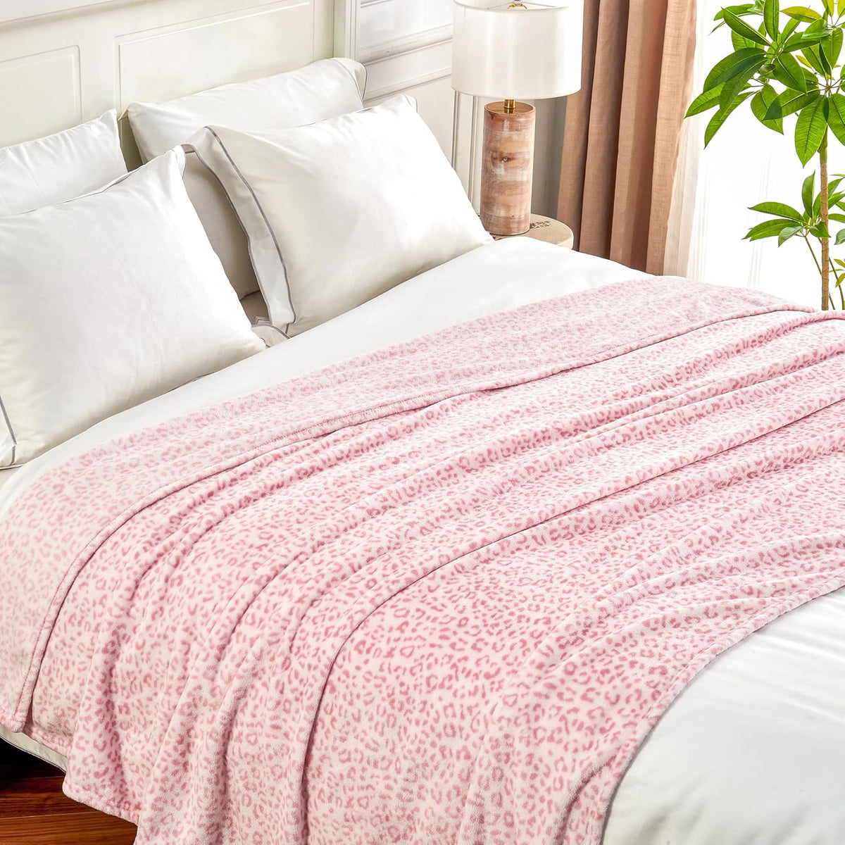 Leopard Print Blanket Fleece Throw for Bed Sofa Travel and Camping, Super Soft Cozy Fluffy Plush Cheetah Print Blanket for All Seasons 50"x60" (Light Pink)