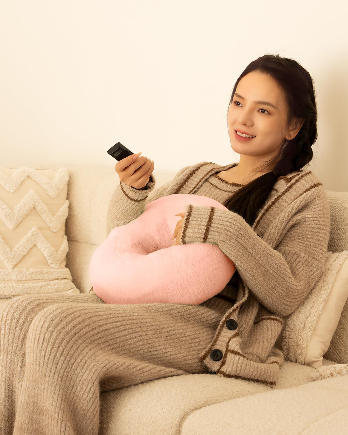 Tablet Stand Pillow, Compatible with 4.7"-13" Phone/Tablet, iPad, iPhone, Samsung, Google, Kindle, 360°Adjustable Phone Holder for Bed with Soft Plush Fabric, and Detachable Bowl, Pink