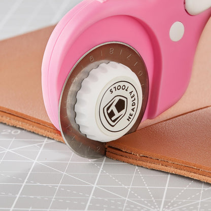 45mm Rotary Cutter with 5pcs Extra Blades, Ergonomic Handle Rolling Cutter with Safety Lock for Fabric, Leather, Crafting, Sewing, Quilting, Fabric Rotary Cutter Perfect for Left & Right Hand(Pink)