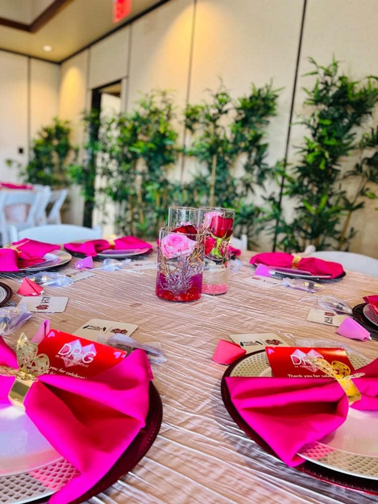 120 Inch Round Crinkle Taffeta Tablecloth - Blush, Crushed Shiny Dining Table Cloth for Wedding Party Birthday Baby Bridal Shower