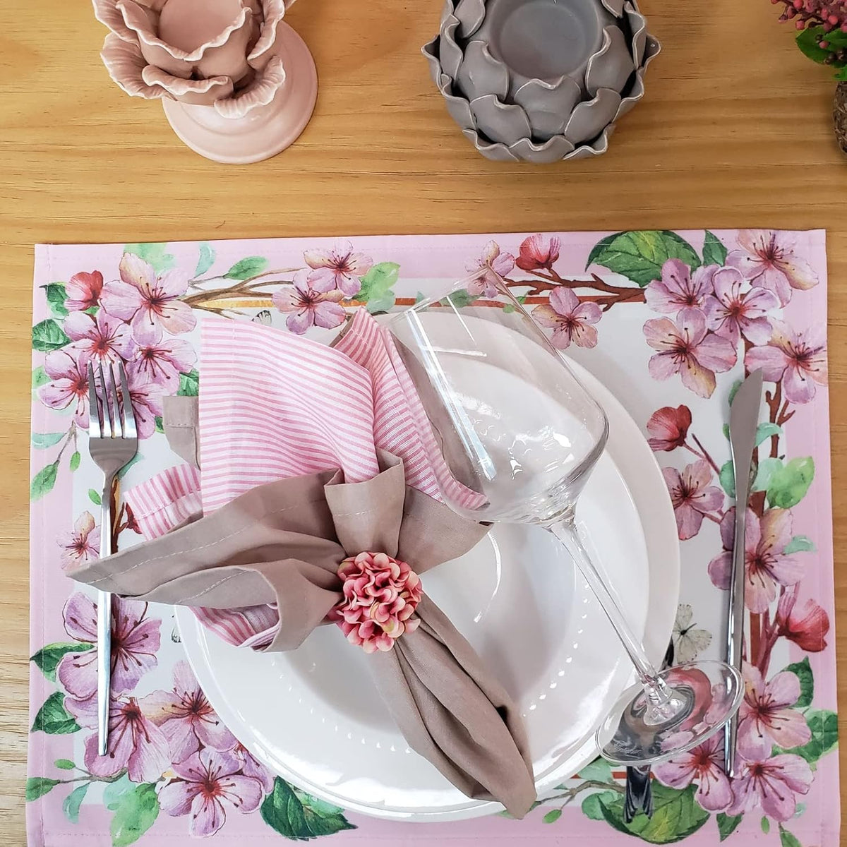 Set of 4 Light Pink Chrysanthemum Charm Napkin Rings | Perfect for Weddings, Banquets, Birthdays, Mother's Day and Easter