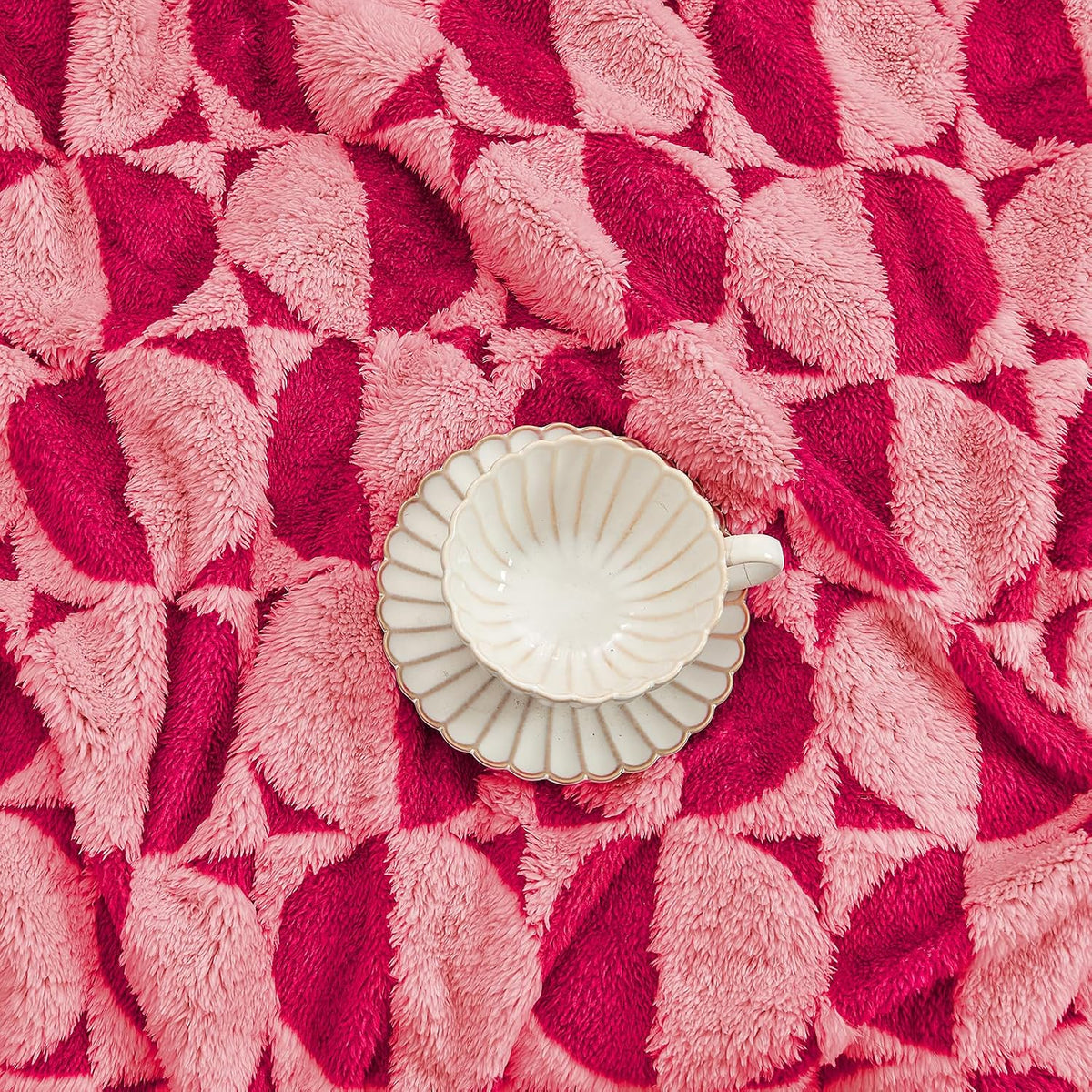 3D Circle Pattern 300 GSM Soft Throw Blankets for Bed - Hot Pink Throw Blankets for Women,Warm Small Throw Blanket, 60x80 Inches