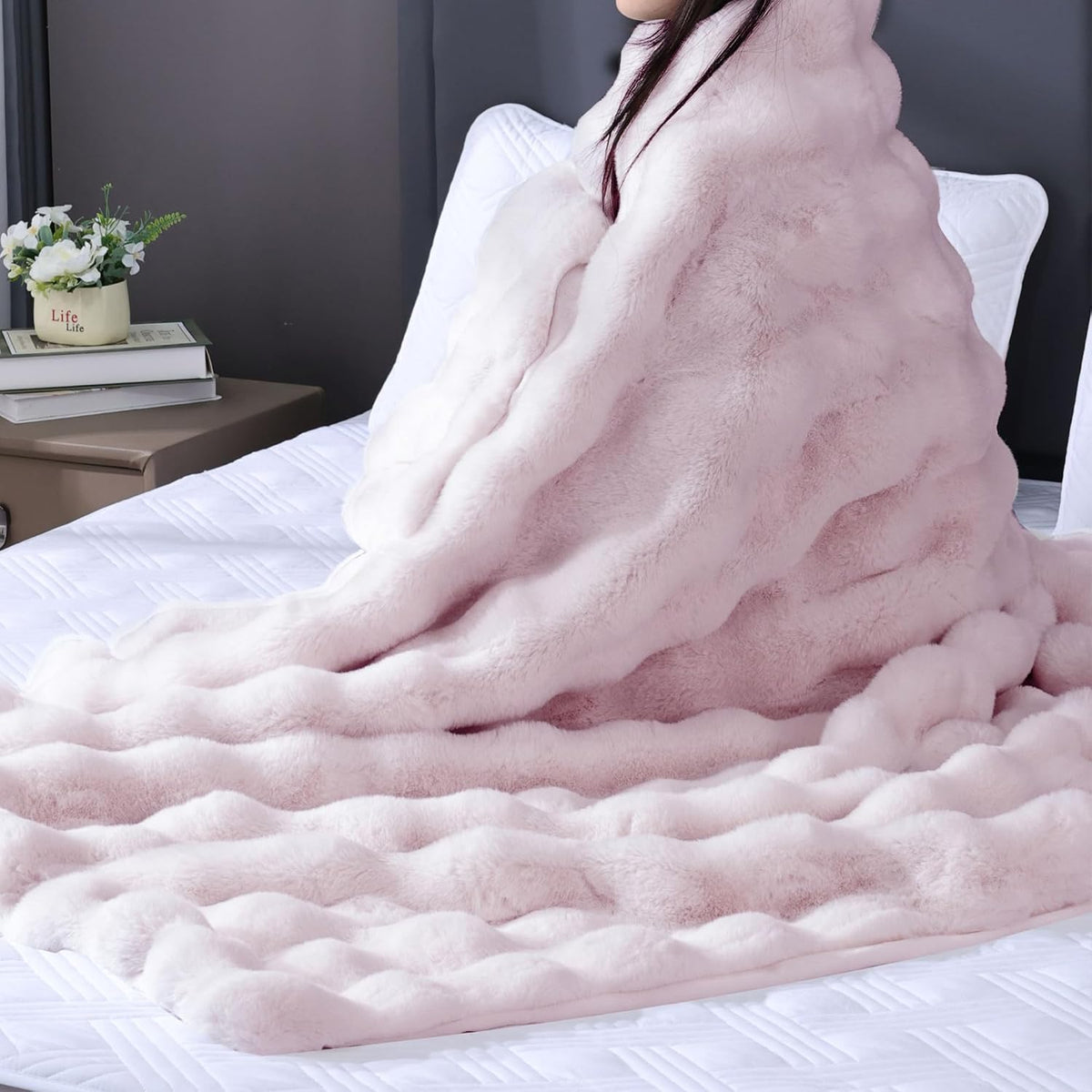 Pink Fluffy Faux Fur Throw Blanket for Bed Couch Living Room Fuzzy Bubble Cozy 50x60 Decorative Throw Blanket Rabbit Fur Bunny Blanket Home Decor 860 GSM