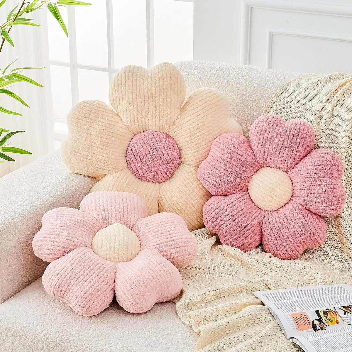 Flower Throw Pillow, Cute Flower Shaped Pillow Decorative Throw Pillow for Bed Couch, Soft Daisy Pillows Floor Seating Cushion Cushions (14.9 Inch Light Pink)