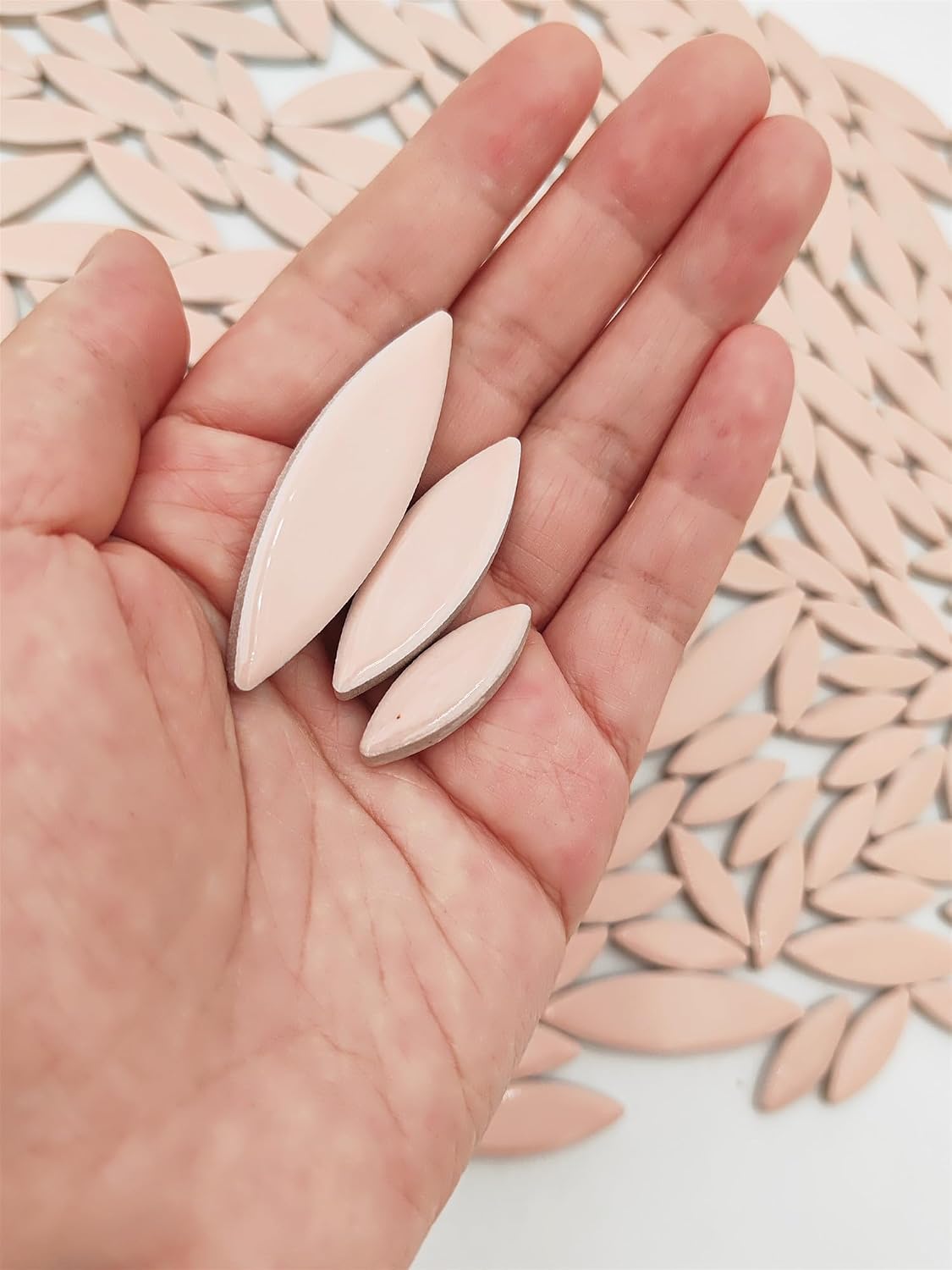 Leaf Petal Ceramic Mosaic Tiles for Crafts, 500g/1.1LB Irregular Mosaic Pieces, Petal Mosaic Tiles DIY Mosaic Making Stones for Craft Hobby Arts Wall Decoration (Pink)