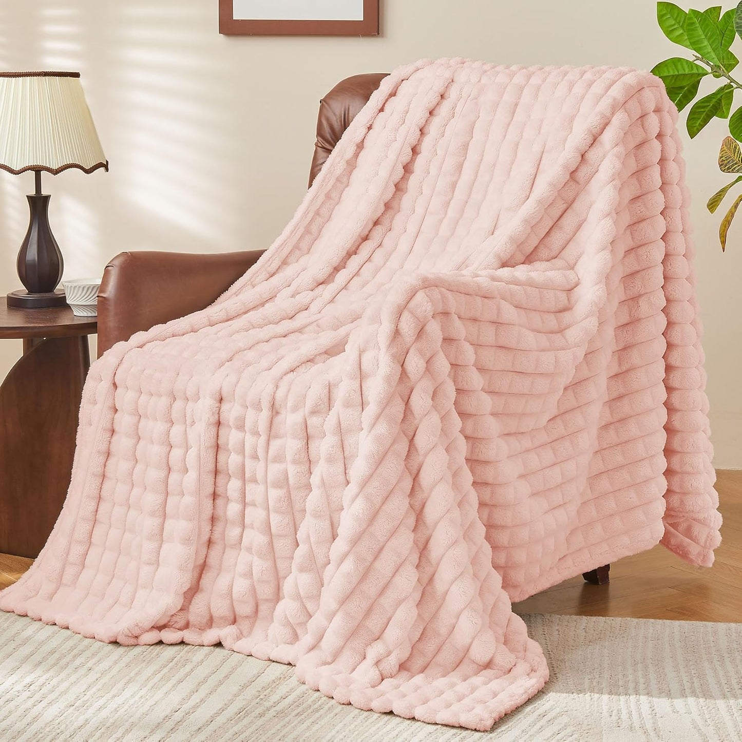Pink Throw Blanket for Couch - Super Soft Lightweight 3D Checkered Fluffy Fuzzy Fleece Blanket, Luxurious Plush Cozy Summer Blanket for Home Room Decor, Gift for Women, 50x60 inches