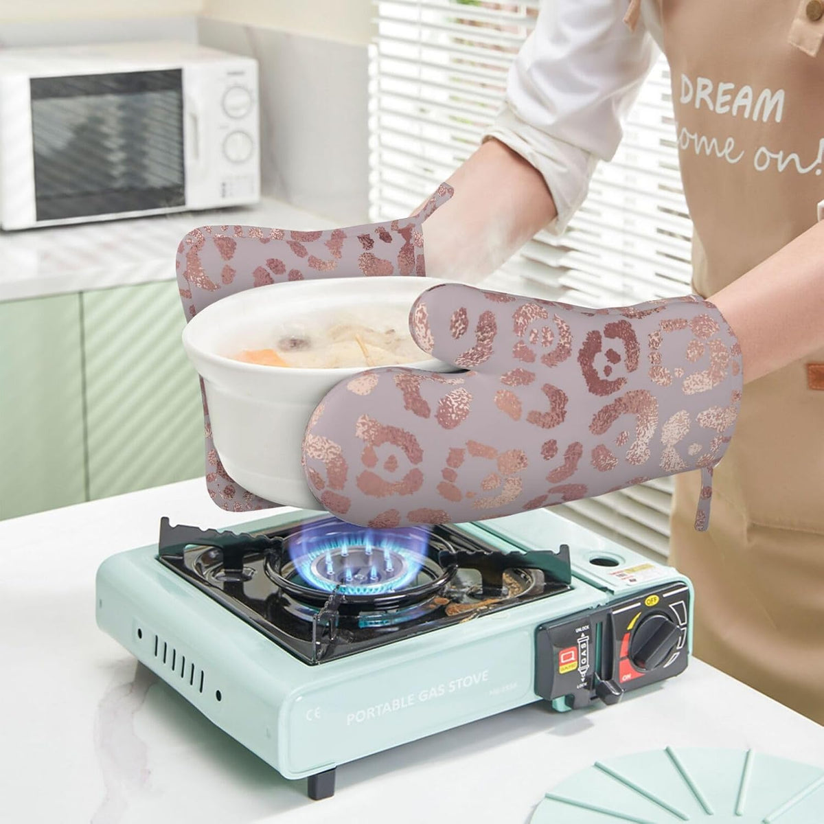 Leopard Print Rose Gold Oven Mitts and Pot Holders Sets of 4, Heat Resistant Silicone Oven Mittens and Potholders Gloves Hot Pads for Kitchen Cooking Baking Grilling BBQ Chef
