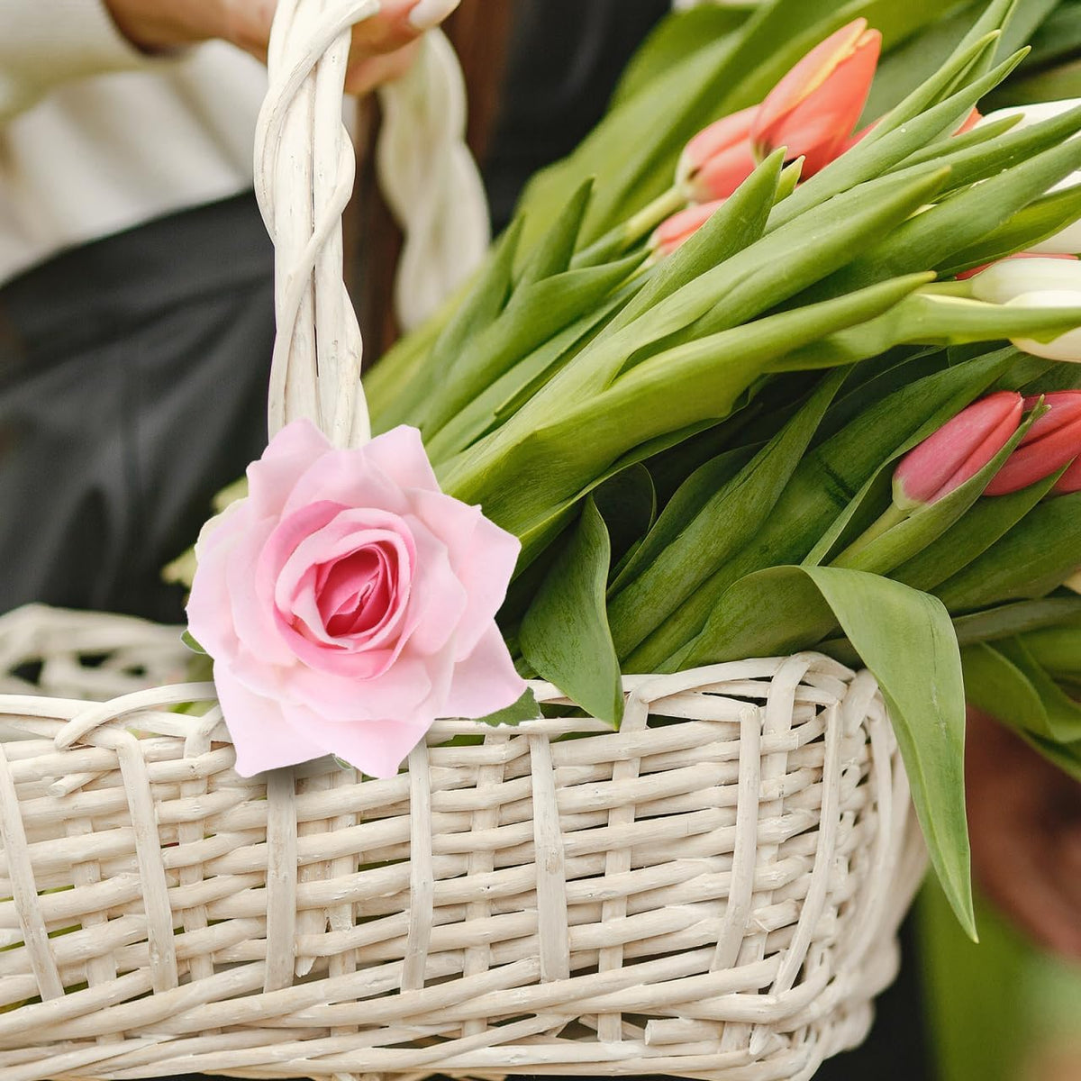 4Pcs Artificial Flower Napkin Rings Pink Rose Napkin Holders for Wedding Valentine's Day Party Table Decor Lightweight Tabletop Buckles