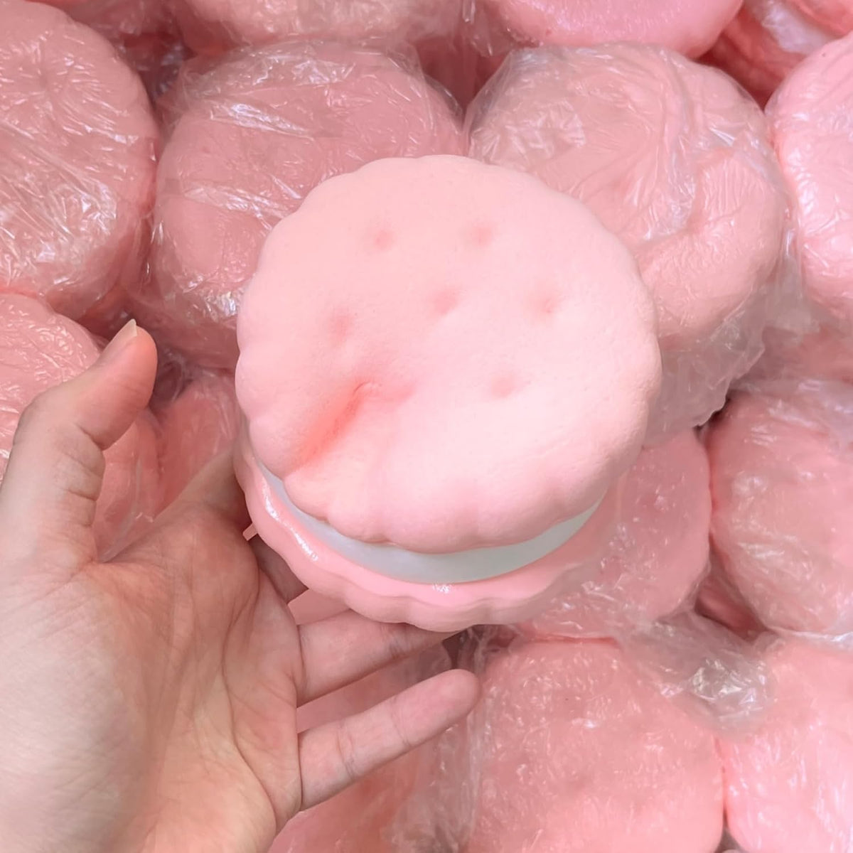 3.5 Inch Slow Rising Squishy Toys, Super Soft Cookie-Shaped Slow Rising Squishies, 3 Layers Realistic Sandwich Cookie Squeeze Toy, Food Squishies for Decompression Stress Relief (Pink)