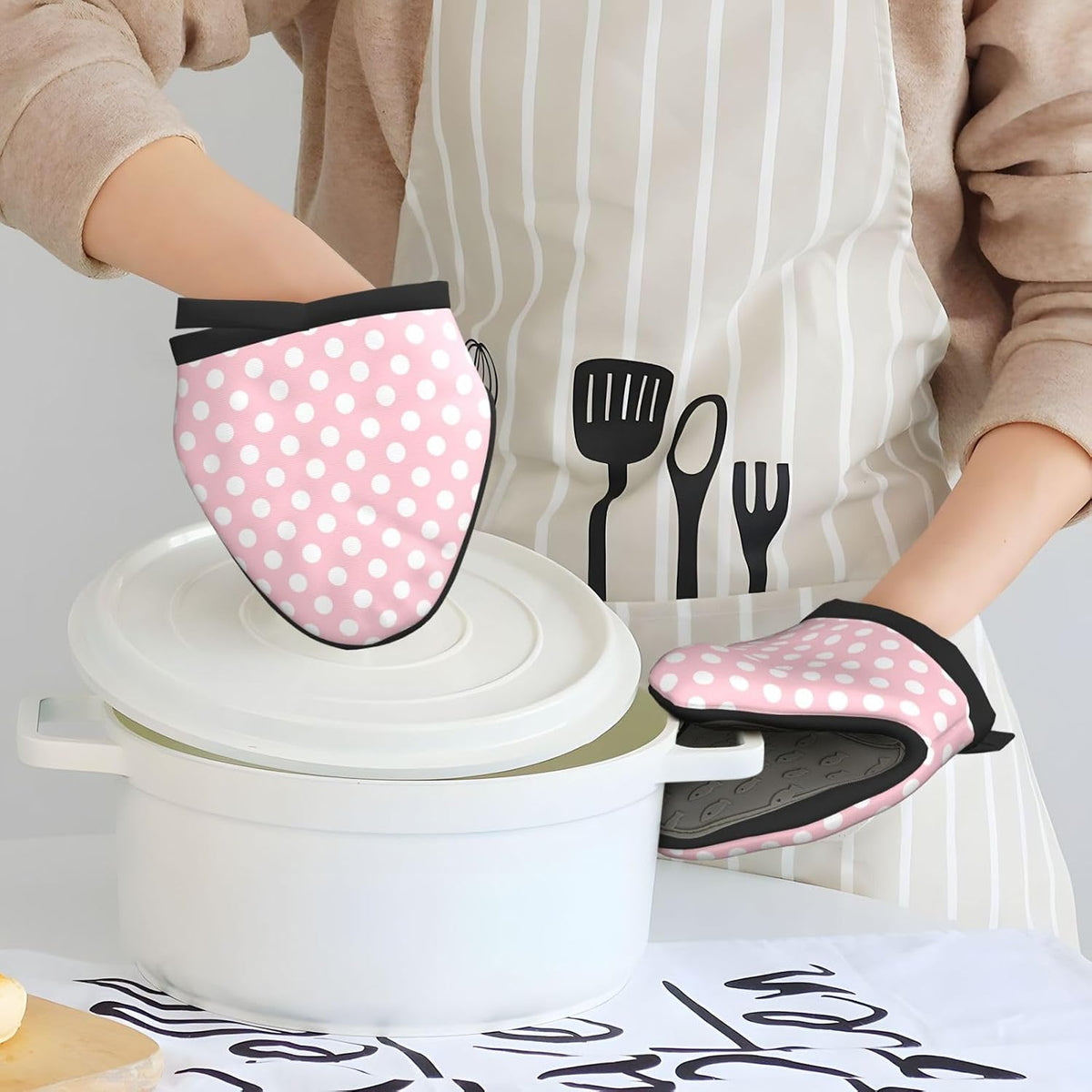 2PCS Mini Silicone Oven Mitts, Light Pink Polka Dot Print Oven Mitts Heat Resistant, Pot Holders for Kitchen Cooking & Baking Gloves