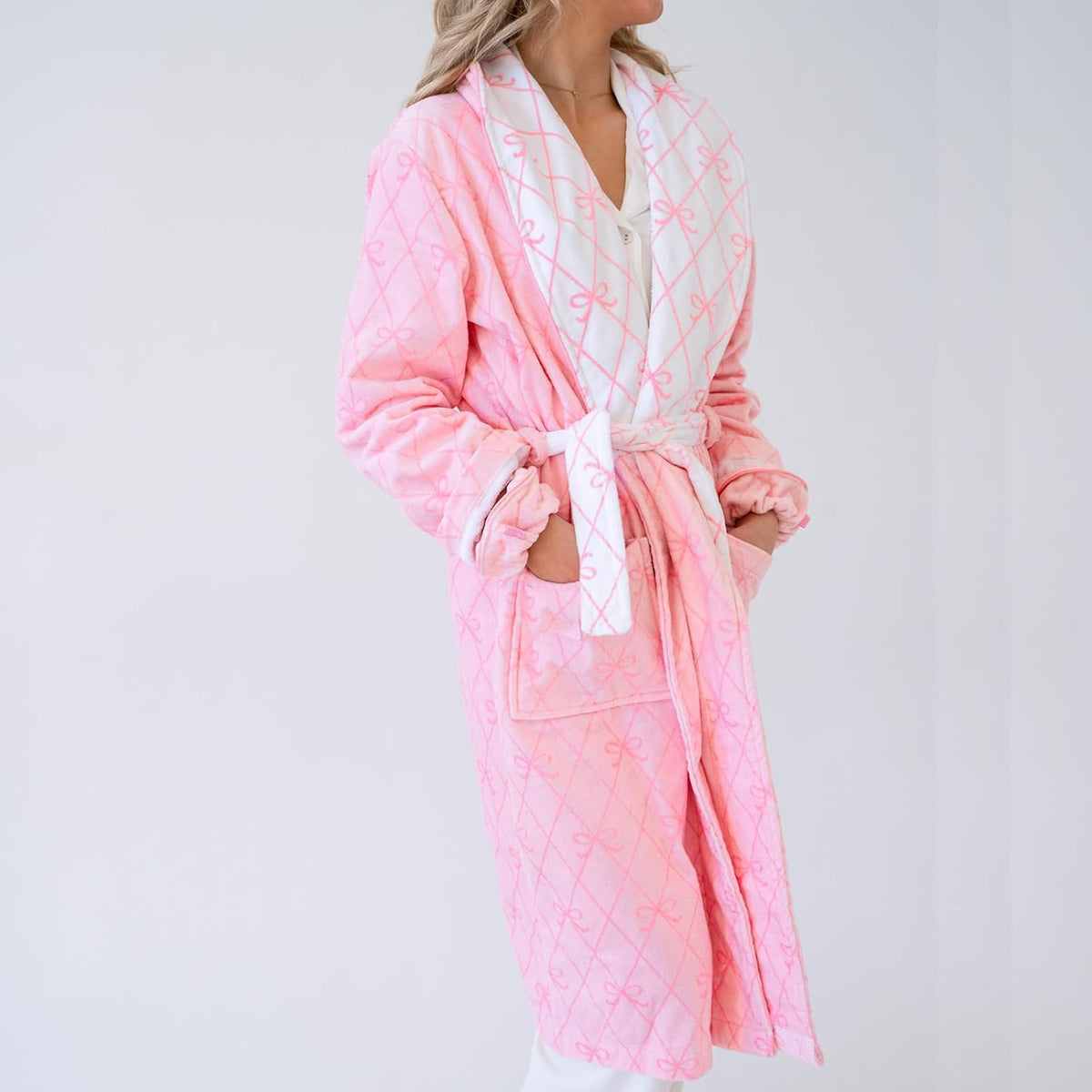 Women Fuzzy Fleece Flannel Lounge Robe Cute Bow Knot Heart Print Shawl Collar Belted Plush Soft Bathrobe with Pockets