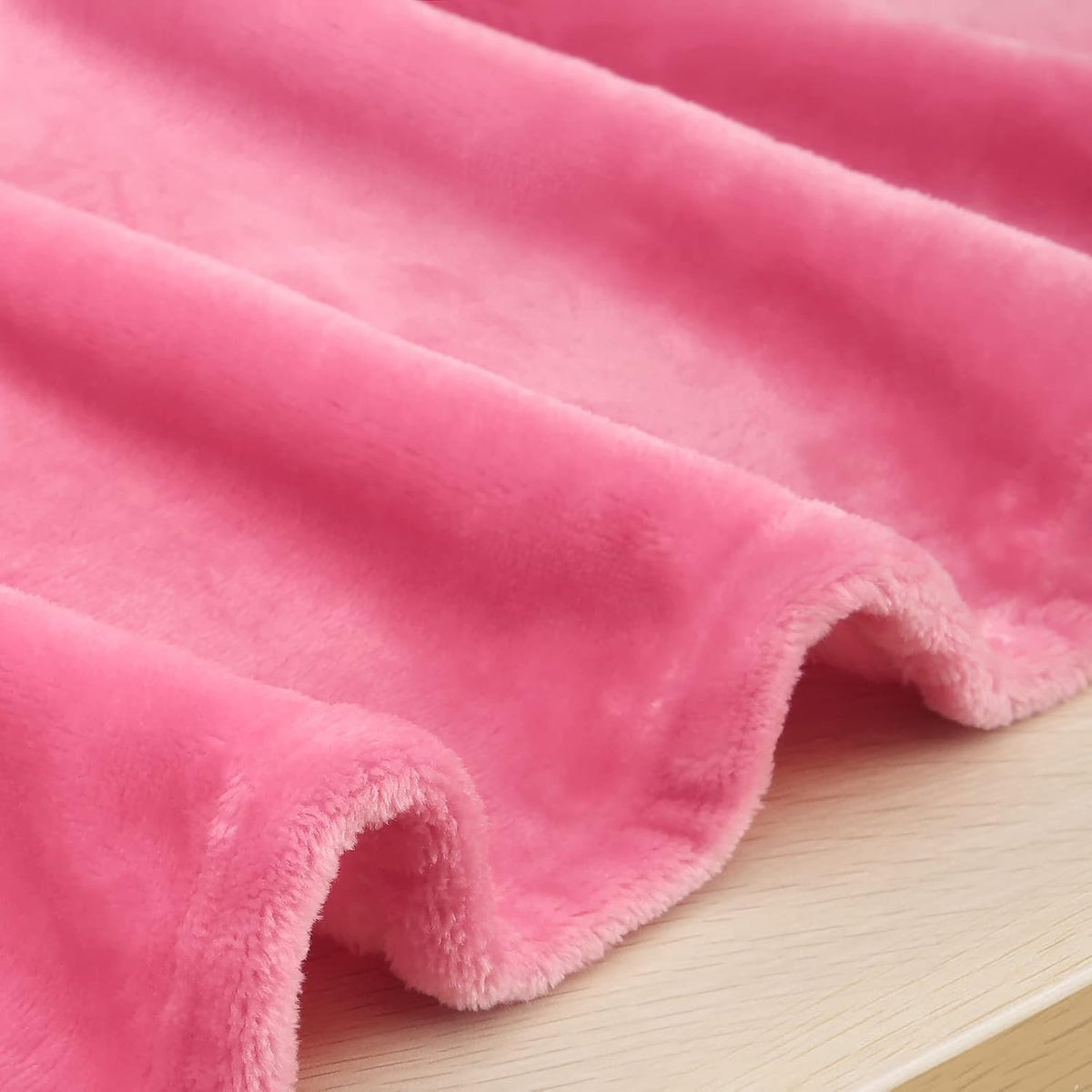 Throw Blanket Flannel Fleece Blankets for Couch, Fuzzy Cozy Lightweight Warm Comfort Super Soft Fluffy Plush Blankets for Bed Sofa 260GSM, Suitable for All Seasons (Pink,50x60inches)