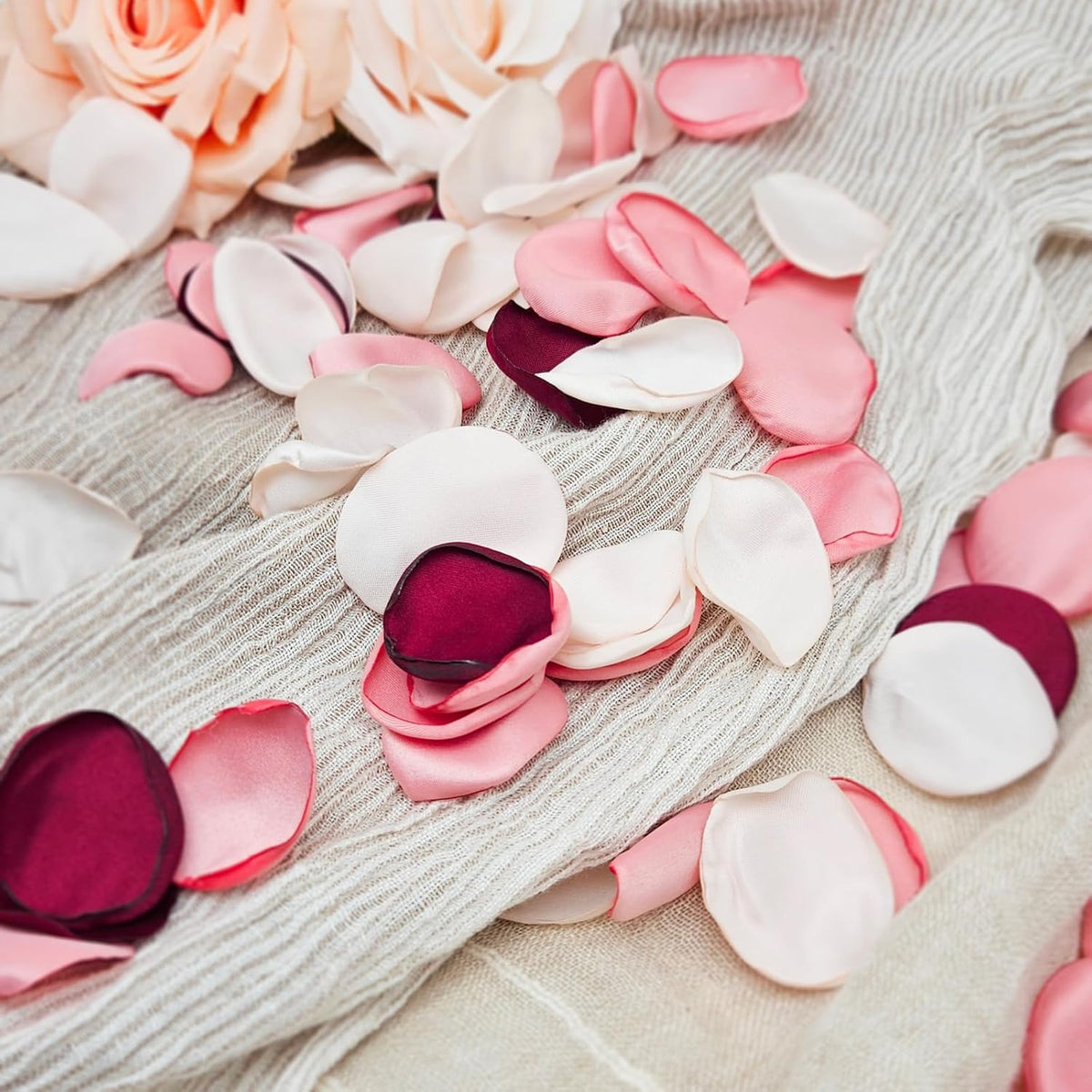 200Pcs Silk Rose Flower Petals For Valentine's Day,Wedding Flower GirlBasket,Aisle Scatter,Table Centerpieces,Romantic Night Decoration,3.5cm Each(Pink Series）