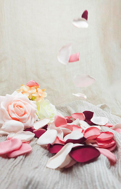 200Pcs Silk Rose Flower Petals For Valentine's Day,Wedding Flower GirlBasket,Aisle Scatter,Table Centerpieces,Romantic Night Decoration,3.5cm Each(Pink Series）
