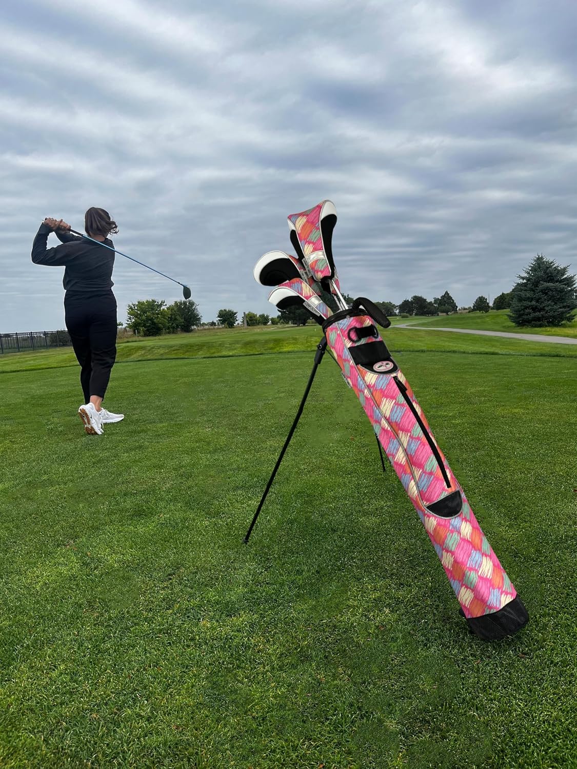 Taboo Fashion Sunday Golf Bags for Women - Lightweight Golf Range Bag with Self Flexing Stand and Shoulder Strap for Driving Range, Par 3 or Executive Course