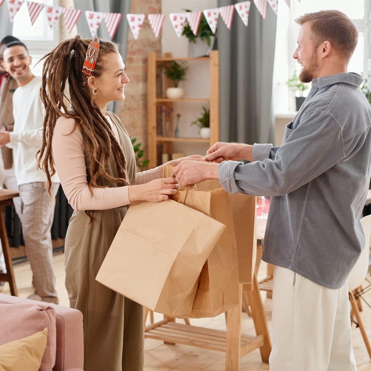 BagDream 10x6.75x12 100Pcs Brown Paper Bags with Handles Bulk, Kraft Shopping Merchandise Retail To Go Bags for Takeout Containers, Wider-gusset Recycled Paper Gift Sacks