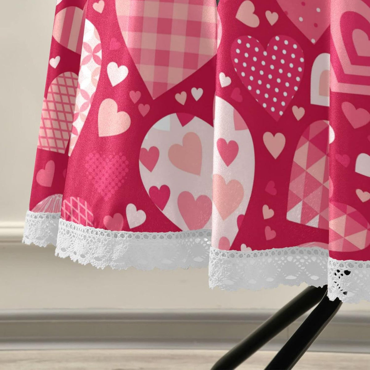 Valentine's Day Round Tablecloth 60 Inches Pink Red Hearts Lace Table Cloth Water Resistant Spillproof Wrinkle Free Love Hearts Valentines Table Cover