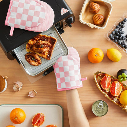 Pink Checkered Mini Oven Mitts Heat Resistant, Vintage Retro Checkerboard Mini Silicone Oven Mitts Cute, Non-Slip Small Short Kitchen Oven Gloves Set of 2