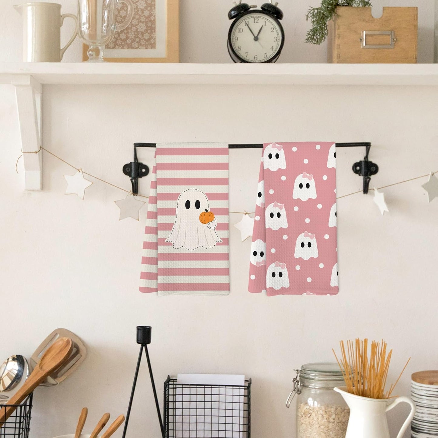 Pink Halloween Ghost Kitchen Dish Towels, Halloween Bathroom Decor, Preppy Girly Gothic Spooky Cute Ghost Pumpkin Hey Boo Hand Towels for Bathroom Kitchen Decor, 16x24in Set of 4