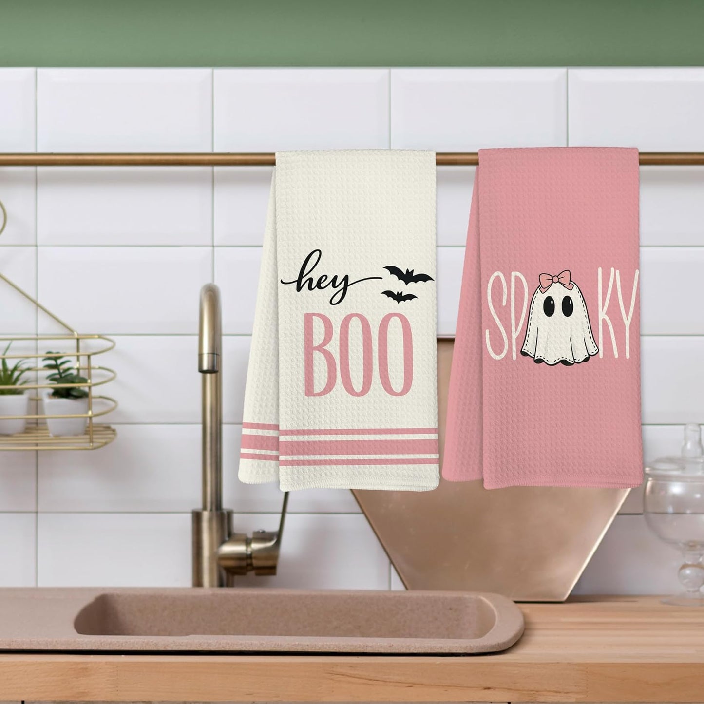 Pink Halloween Ghost Kitchen Dish Towels, Halloween Bathroom Decor, Preppy Girly Gothic Spooky Cute Ghost Pumpkin Hey Boo Hand Towels for Bathroom Kitchen Decor, 16x24in Set of 4