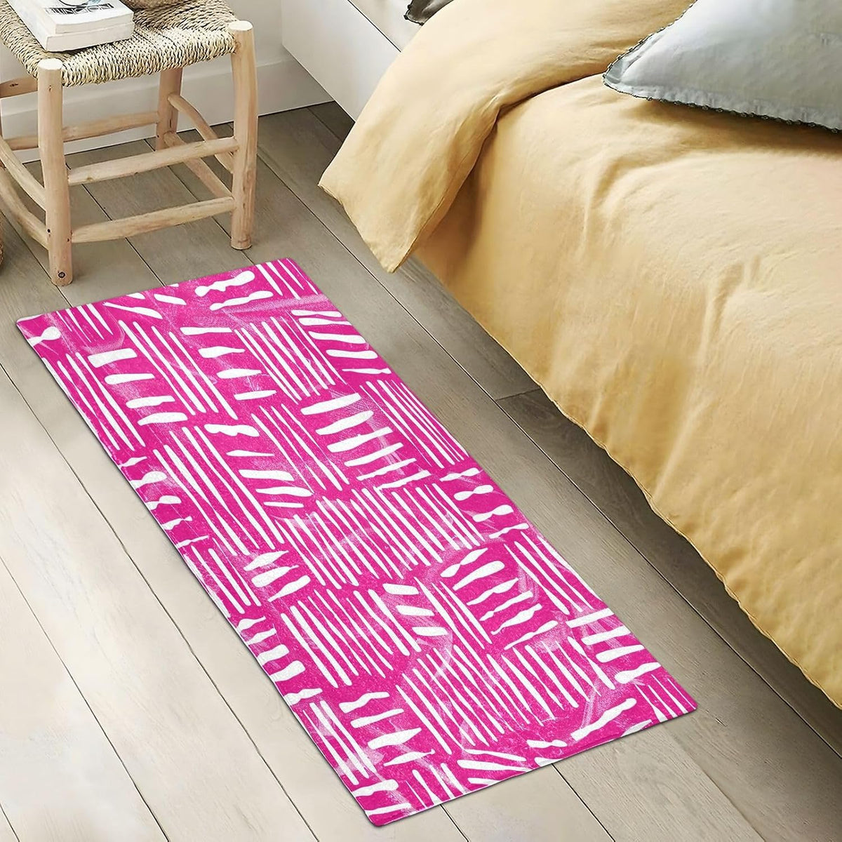Bath Mat, Soft Absorbent Non Slip Bath Rug, Abstract Pink Stripe Bath Mats for Bathroom, Living Room Bedroom Home Mat Floor, Dry Quickly, Machine Washable 20 x 39 Inch