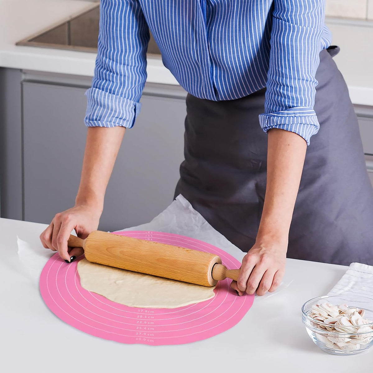 Round Silicone Baking Mat, 12In Cake Kneading Mats,Pastry Mats for Cake Turntable Stand Pastry Baking Sheet, Round Silicone Mat with Size Measurement Specification, Non-Stick, Pink