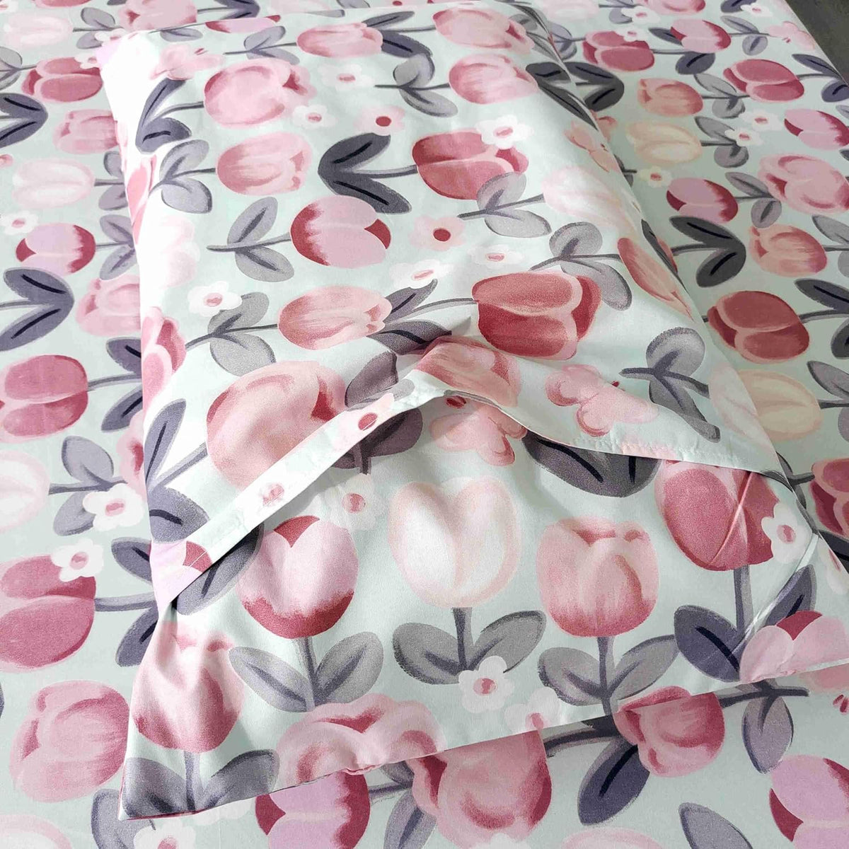 4 Pieces Pink Floral Queen Sheets Set, Soft Microfiber Floral Sheets Queen Size Deep Pocket, Sweet Romantic Pink Flower Bed Sheet All Season