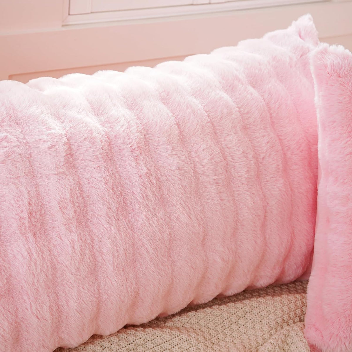 Set of 2 Faux Fur Pillowcases, Luxury Bubble Waffle Carved Plush Standard Size Pillow Shams Soft and Furry, Zipper Closure (Pink, 20"x26")
