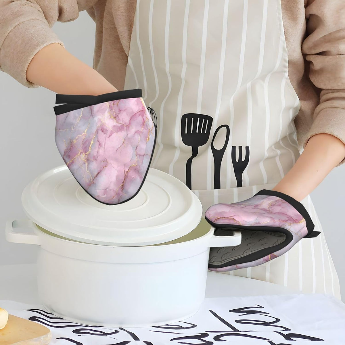 Light Pink Marble with Gold Mini Silicone Oven Mitts Heat and Slip Resistant Kitchen Mittens,Short Oven Gloves for Safe Cooking Baking & Grill,5.9"X5.9"