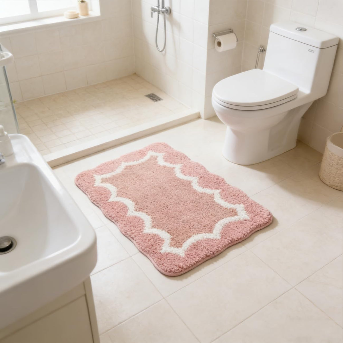 Scalloped Pink Bathroom Rugs, Cute Bath Mat Microfiber Absorbent Quick Dry Bath Mats Non Slip Shower Rug Funky Aesthetic Room Decor Entry Doormat Floor Carpet (Gray,16" x 24")