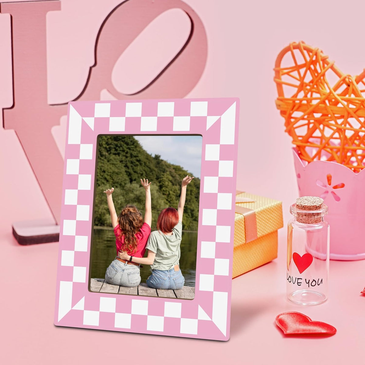 Pink Checkerboard Picture Frame 4x6, Modern Wooden Photo Frame with Stand, Aesthetic Desk Decor for Bedroom, Dorm Room & Office, Gift for Women & Girls (A01)