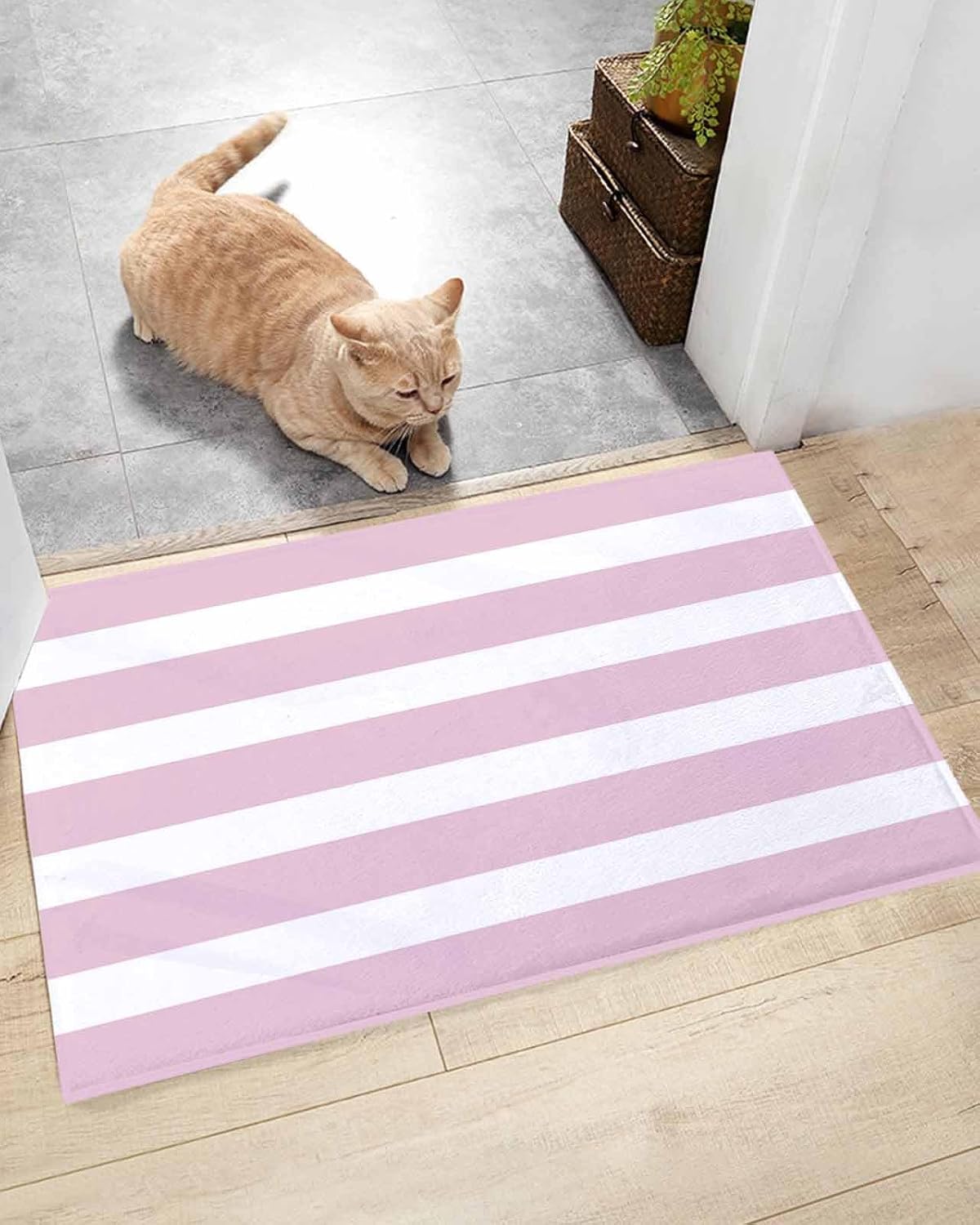 Bathroom Rug Bath Mat,Modern Striped Lines Absorbent Non Slip Soft Microfiber Shaggy Plush Bath Rugs for Shower,Pink and White 16"x24"