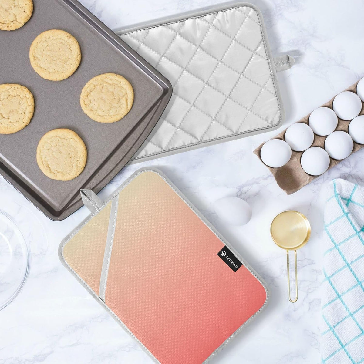 2 Pack Pot Holders, Solid Color Light Green Pink Gradient Oven Mitts Quilted Liner Trivets for Countertops Hot Pots and Pans, Square 7x9.8 in