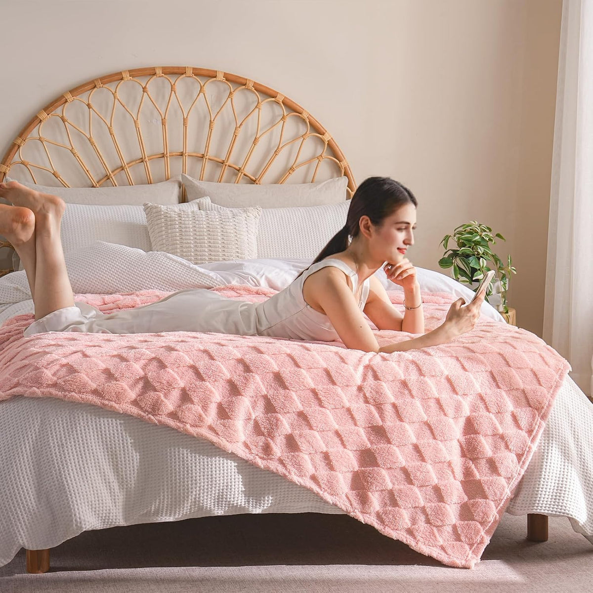 Pink Fleece Throw Blanket for Couch Sofa 50”x60” with Diamond Checkered