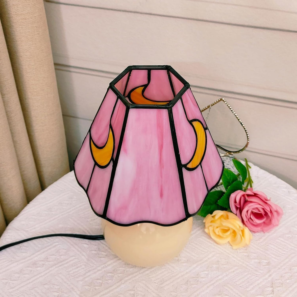Tiffany Style Moon Mushroom Stained Glass Table Lamp Pink Cute Small Table Lamp Bedroom Bedside lamp Living Room Dining Room Office Decoration Desk lamp Home Decoration Creative Gift
