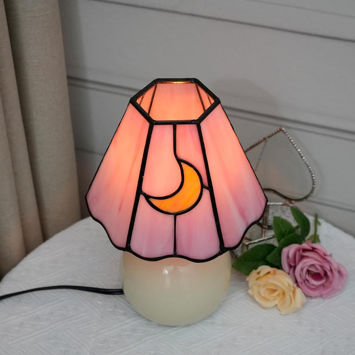 Tiffany Style Moon Mushroom Stained Glass Table Lamp Pink Cute Small Table Lamp Bedroom Bedside lamp Living Room Dining Room Office Decoration Desk lamp Home Decoration Creative Gift