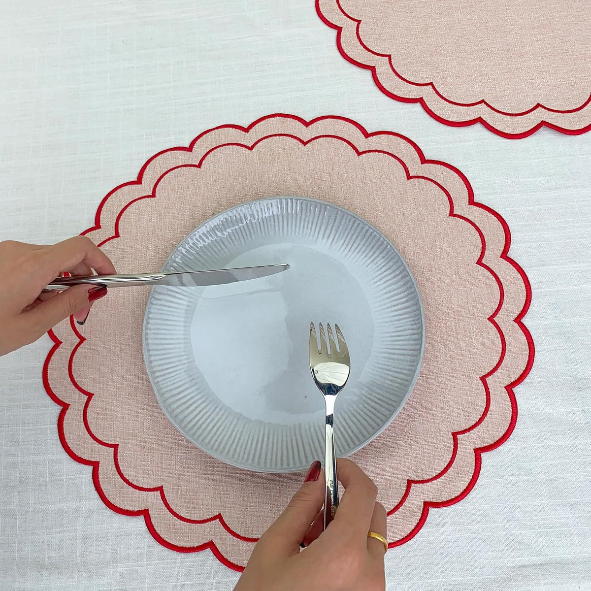 Linen Cotton Placemats Set of 4 Scalloped Flower Embroidery Place Mats 15'' Natural Linen Texture Fabric Machine Washable Table Mats for Restaurant Kitchen,Table Decor(Powder Pink)