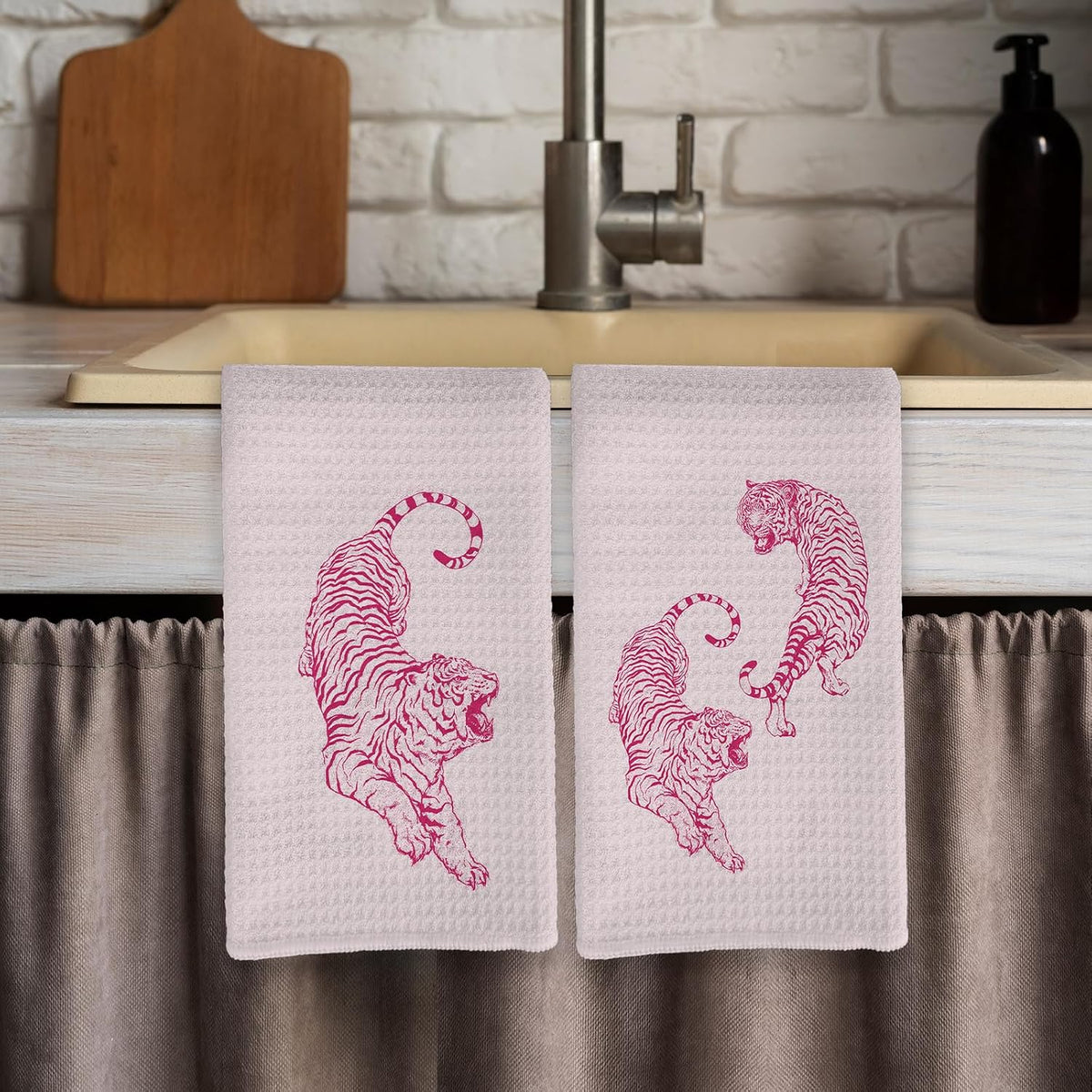 Preppy Pink Tiger Kitchen Towels, Coquette Trendy Tigers Kitchen Towels Decorative Set of 2, Preppy Room Decor, Tiger Decor, Retro Western Tiger Hand Dish Tea Towels for College Dorm 16X24In