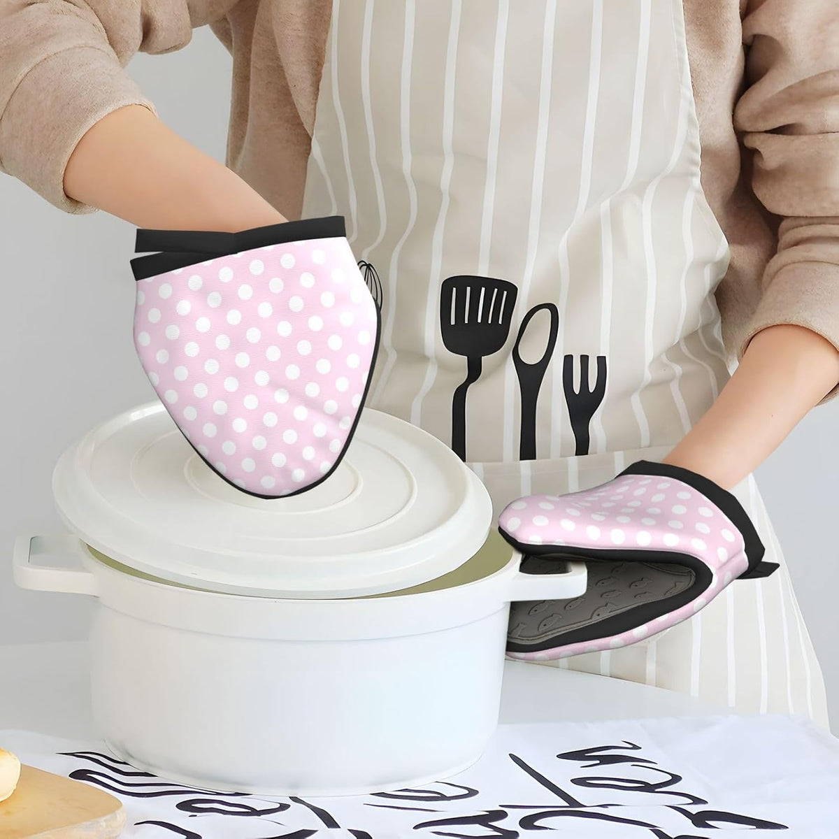 2PCS Mini Silicone Oven Mitts, Light Pink Polka Dot Print A Oven Mitts Heat Resistant, Pot Holders for Kitchen Cooking & Baking Gloves