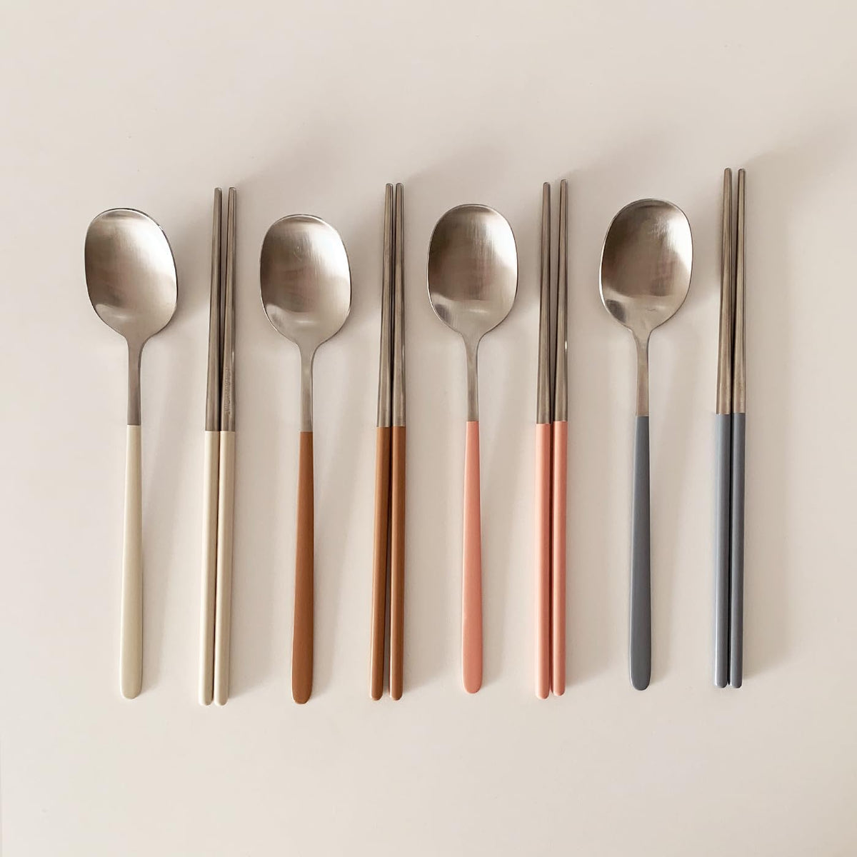 304 Stainless Steel durable Lightweight Korean-style Beautiful Cutlery Spoon and Chopsticks Set Scratch Resistant 2Pieces (Gray+Peach Pink)