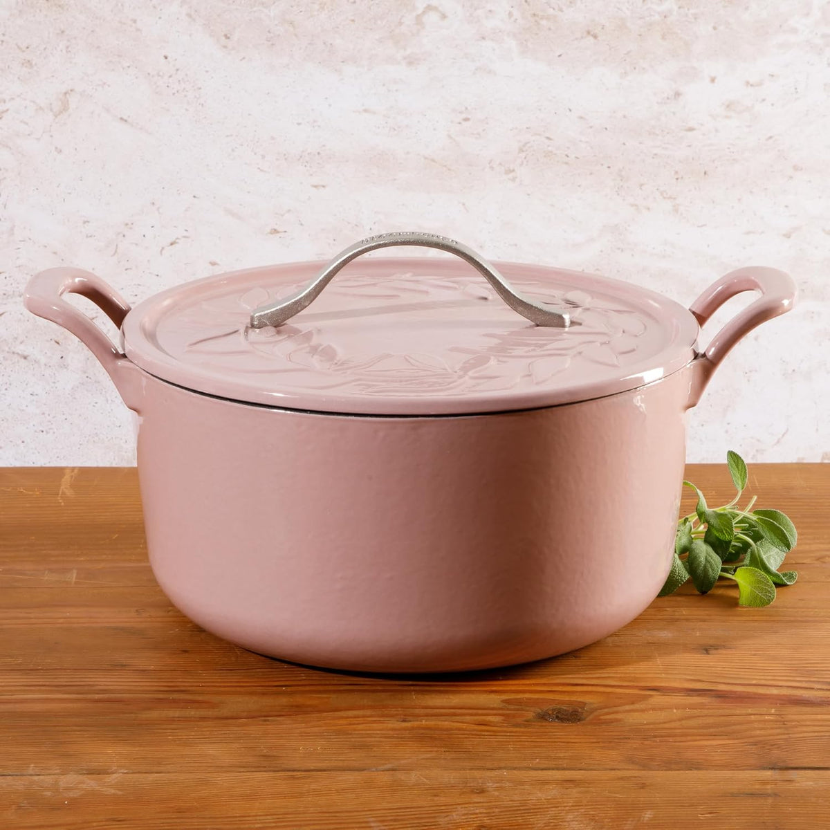 7 Qt Cast Iron Dutch Oven W/Embossed Lid, European Enamel, & Walnut Wood Trivet - Orchid Pink