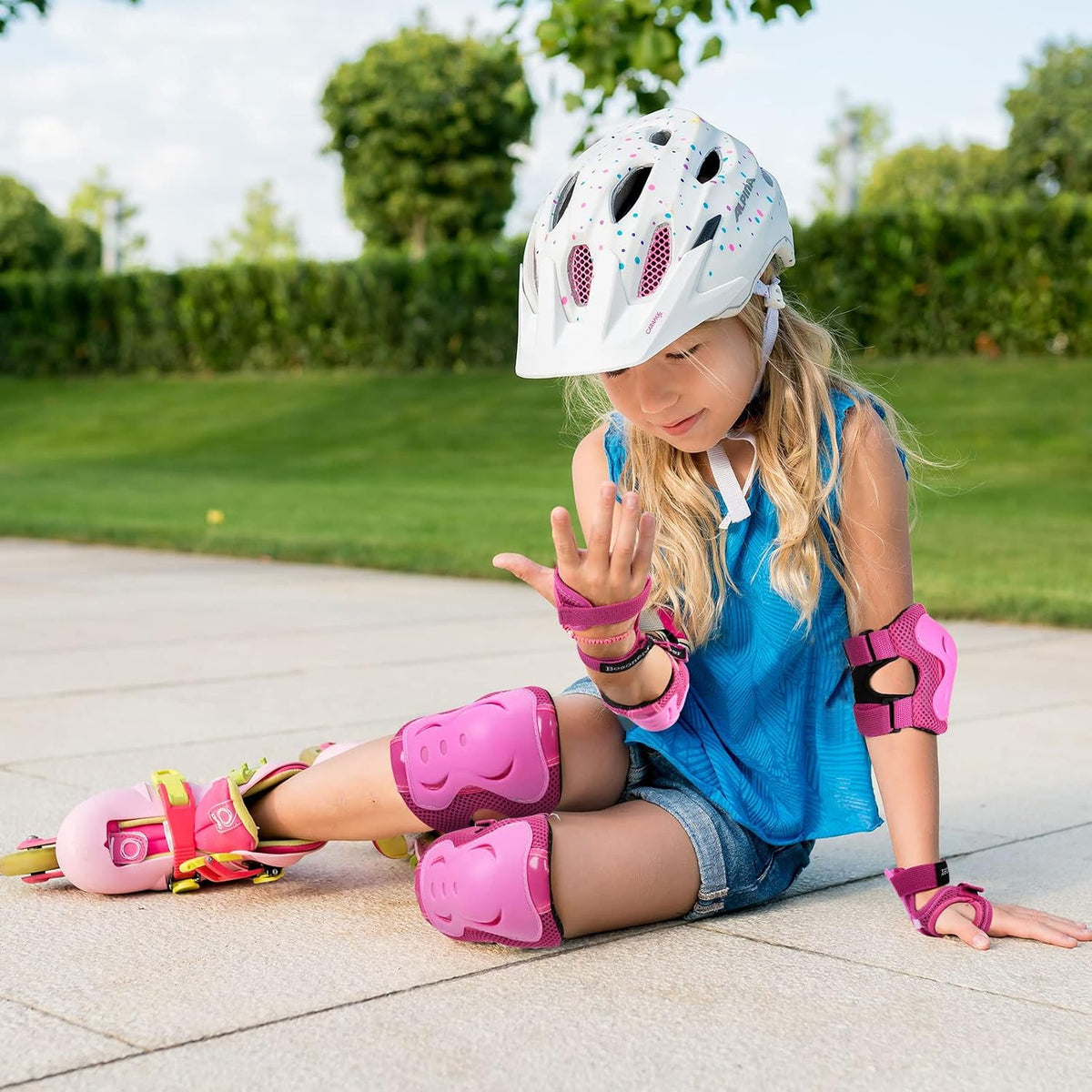 Knee Pads for Kids Roller-Skating: Adjustable Protective Gear Set Knee Elbow Pads Wrist Guards for Bike Cycling Skateboarding Scooter Gifts 3-8 / 9-15 Years Boys Girls