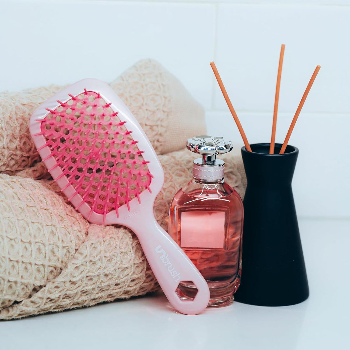 FHI Heat UNbrush Detangling Brush for Pain-Free Brushing on All Wet or Dry Hair Types — Durable DuoFlex Anti-Static Bristles, Lightweight Handle, Vented Hair Brush