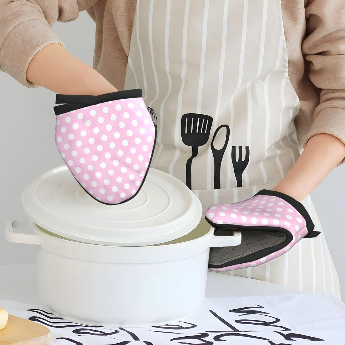 Mini Silicone Oven Mitts, Light Pink Polka Dot Print B Oven Mitts Heat Resistant, Pot Holders for Kitchen Cooking & Baking Gloves