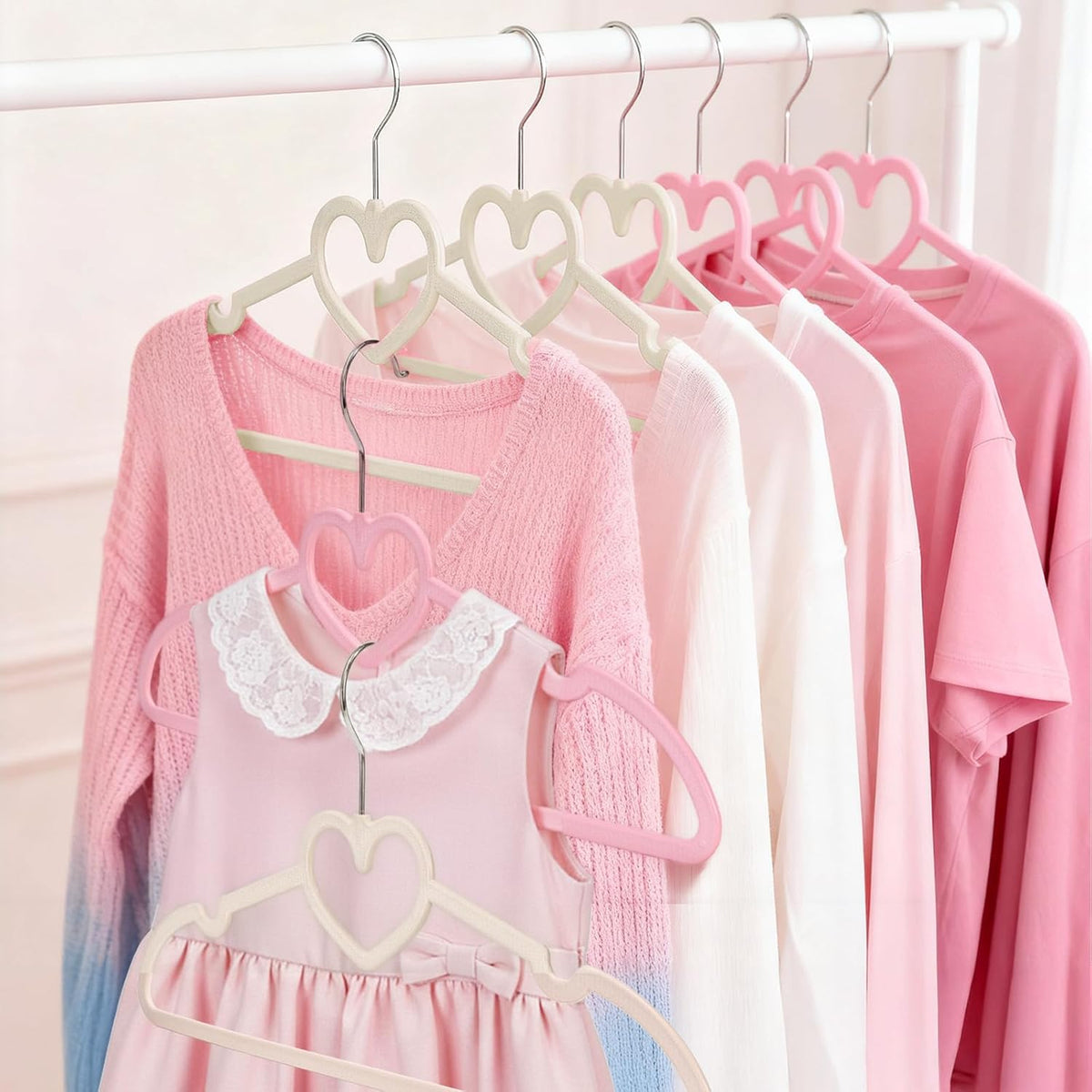 50 Pcs Pink & White Plastic Hangers, Cute Heart Slim Hanger with 360 Degree Swivel Hook, Strong Clothes Hangers with Stackable Hanging Design for Dress, Shirt, Coat