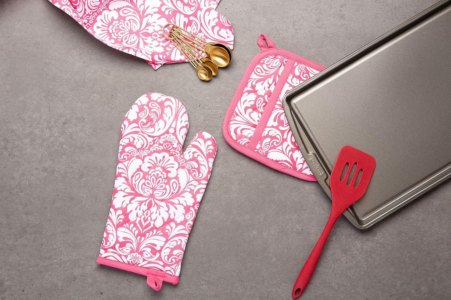 Quilted Kitchen Oven Mitt & Potholder Set, Hanging Loop for Convenient Storage, OM 6.5x12/PH 8x8.5, Pink Damask Print, 2 Piece
