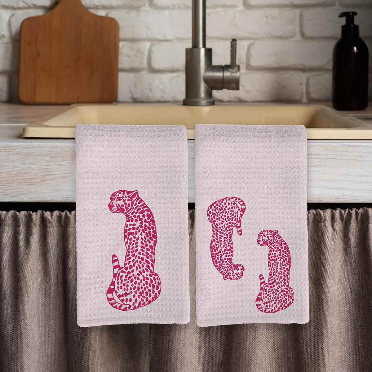 Preppy Pink Leopard Kitchen Towels, Hot Pink Cheetah Kitchen Towel Decorative Set of 2, Preppy Bathroom Decor,Checkered Towels for Bathroom,Trendy Leopard Hand Dish Tea Towel for Kitchen 16X24