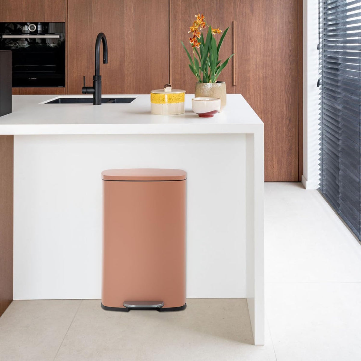 13 Gallon Trash Can with Lid | Pink | Fingerprint-Proof
