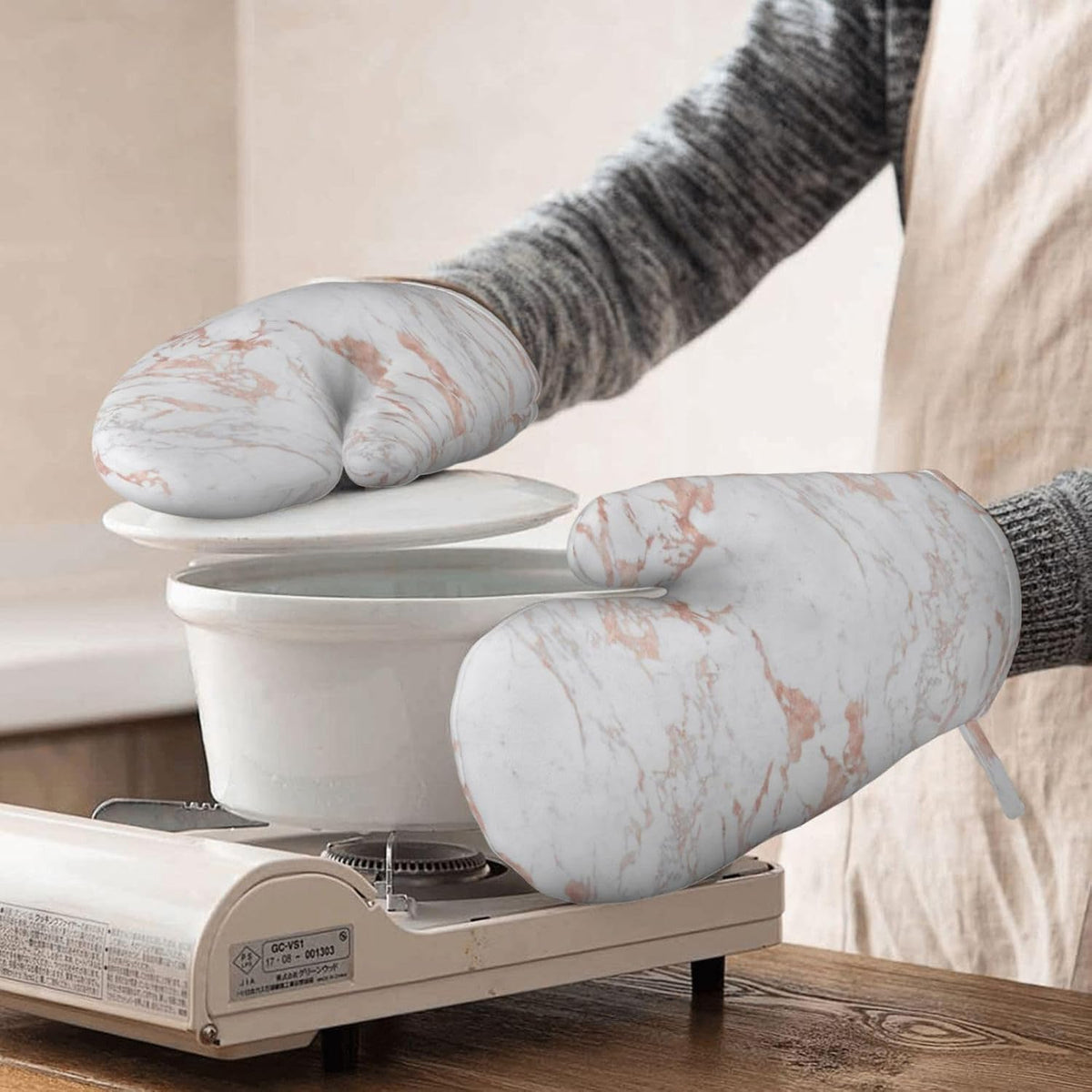 White and Rose Gold Foil Marble Oven Mitts 2 Pack Kitchen Heat Resistant Oven Gloves with Non-Slip Silicone Surface